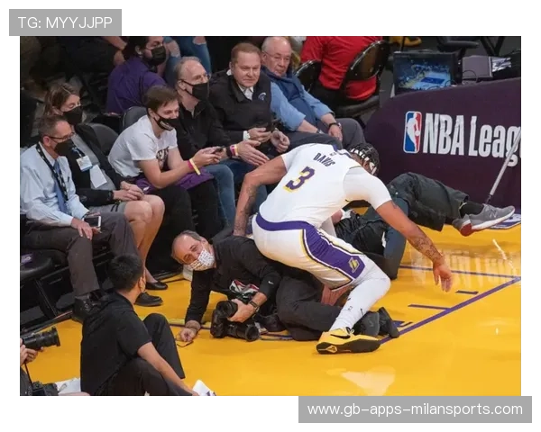 湖人内部紧急会议：如何修复防守漏洞？