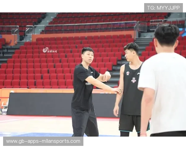 CBA内线对抗训练进入高强度：突破极限，迎接巅峰