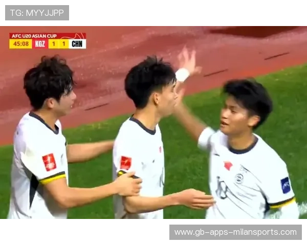 浙江队王钰栋边路策动快速反击，赛场上再掀风云